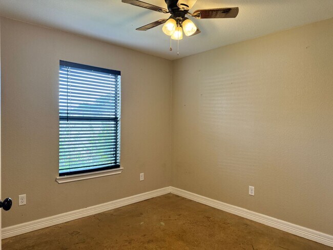 Building Photo - 15786 County Rd 472