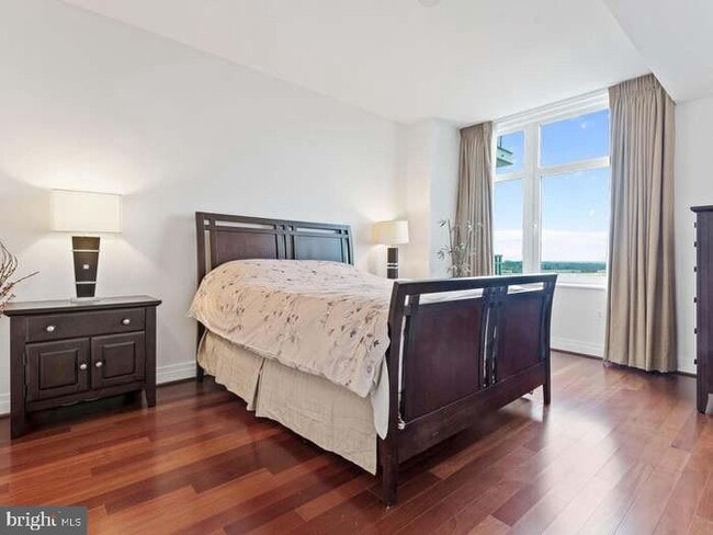 Building Photo - 8220 Crestwood Heights Dr