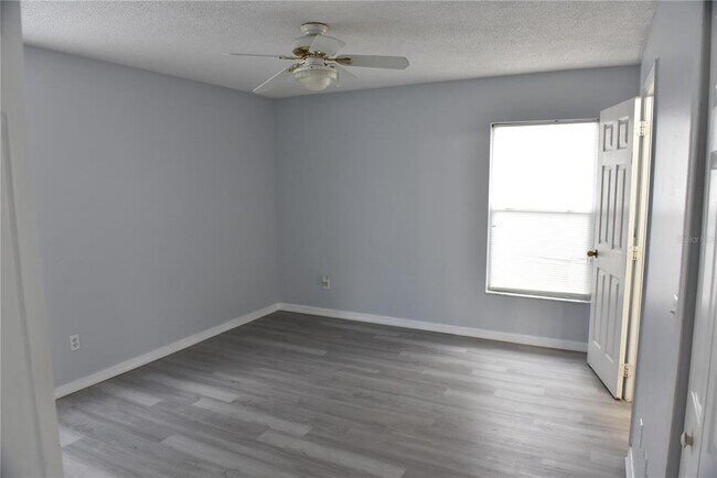 Building Photo - 271 Daniels Pointe Dr