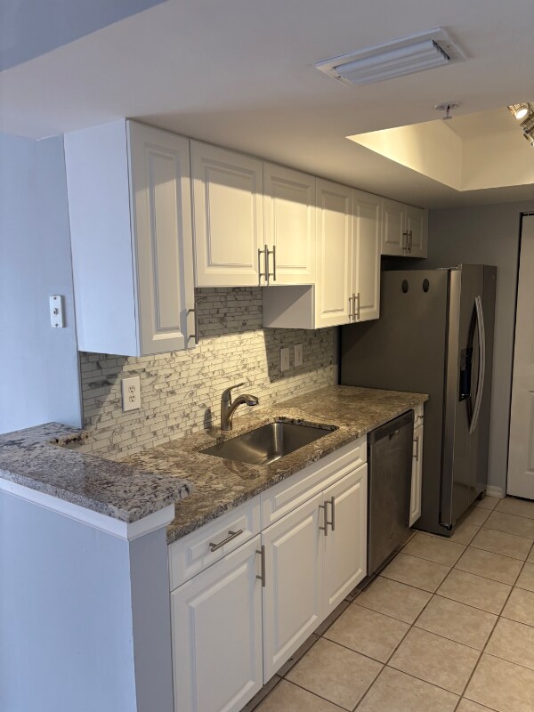 Building Photo - 900 Crestwood Ct S