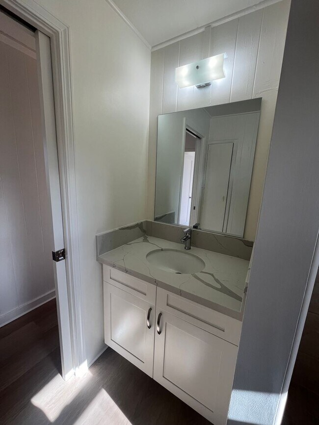 Building Photo - Oneula