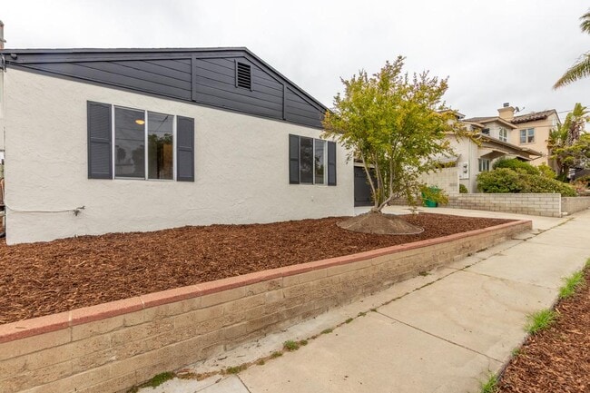Building Photo - 4810 Iroquois Ave