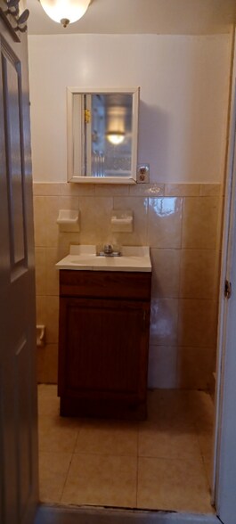 Building Photo - 331 E Roosevelt Blvd