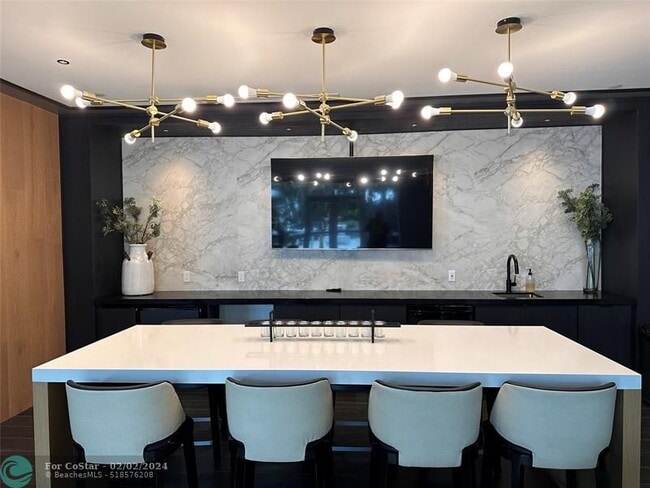 Building Photo - 1010 Seminole Dr