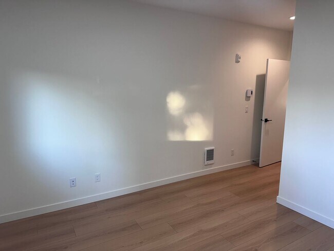 Building Photo - Live Easy Colby Heights, Brand new apartments!