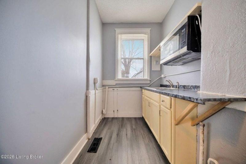 Building Photo - 1817 Columbia St