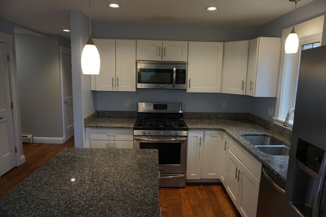 Building Photo - 18 Lilac Ln