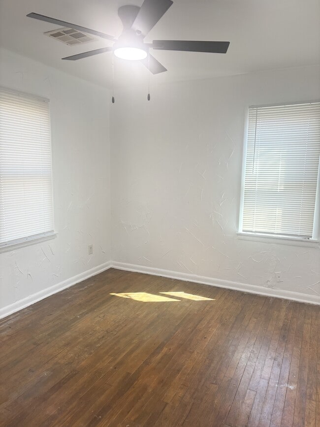 Building Photo - 3049 NE 15th St