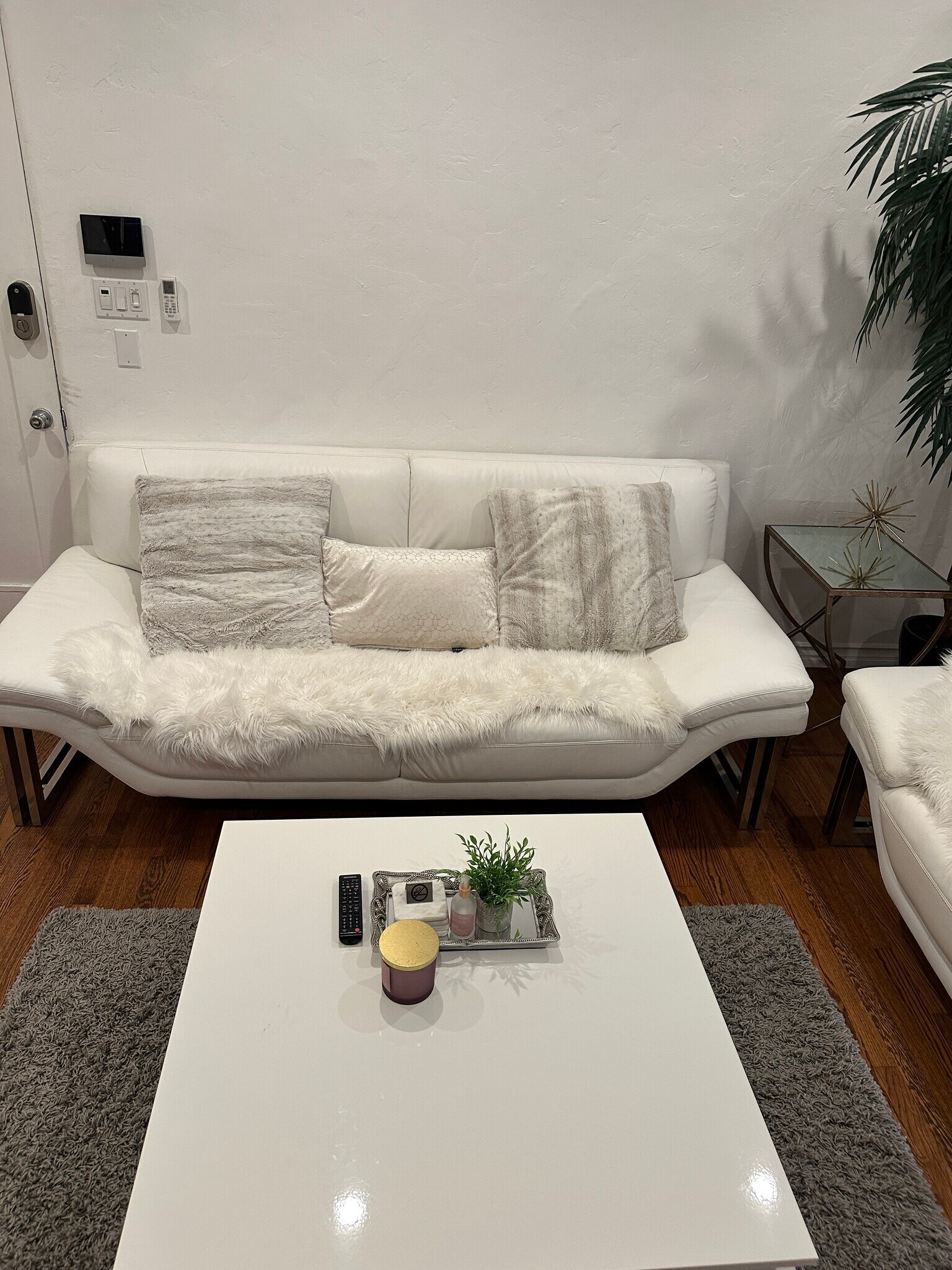 Building Photo - 1416 S Crest Dr