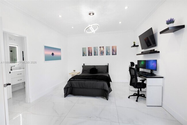 Building Photo - 4860 SW 161st Ln