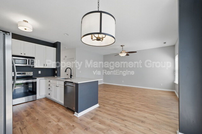 Building Photo - 646 Grove Cir