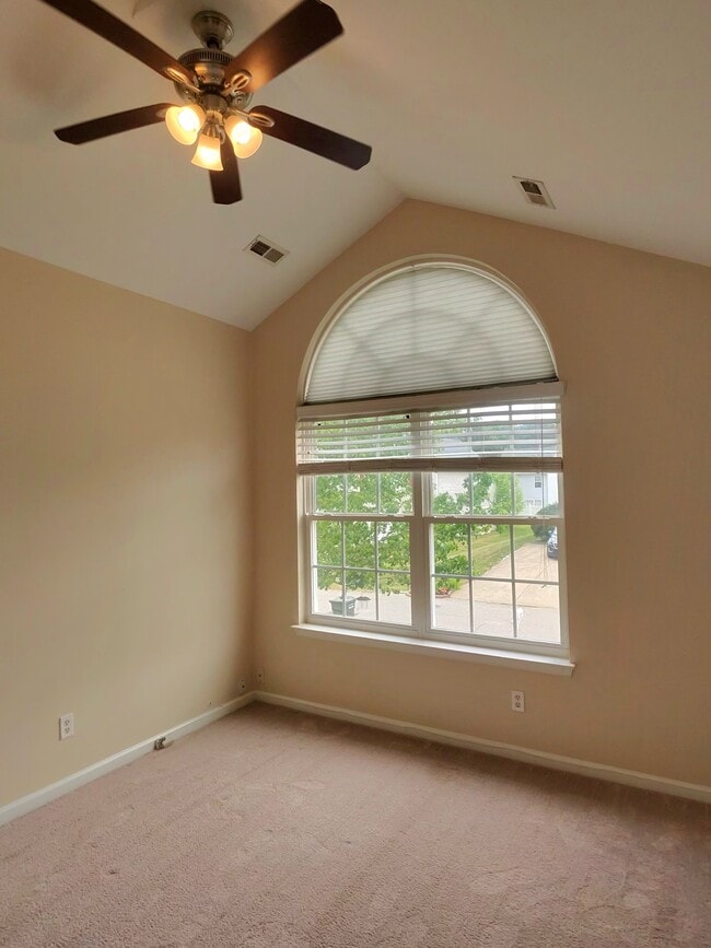 Building Photo - 105 Chardonnay Rd