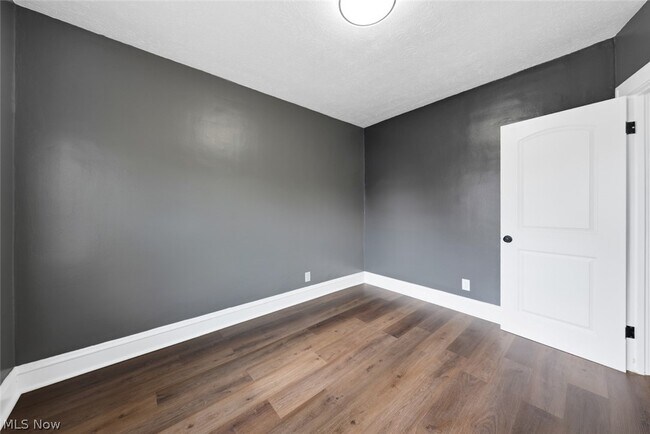 Building Photo - 3904 Ardmore Ave