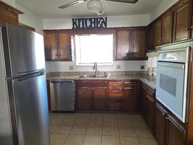 Building Photo - 5800 Kingston Rd