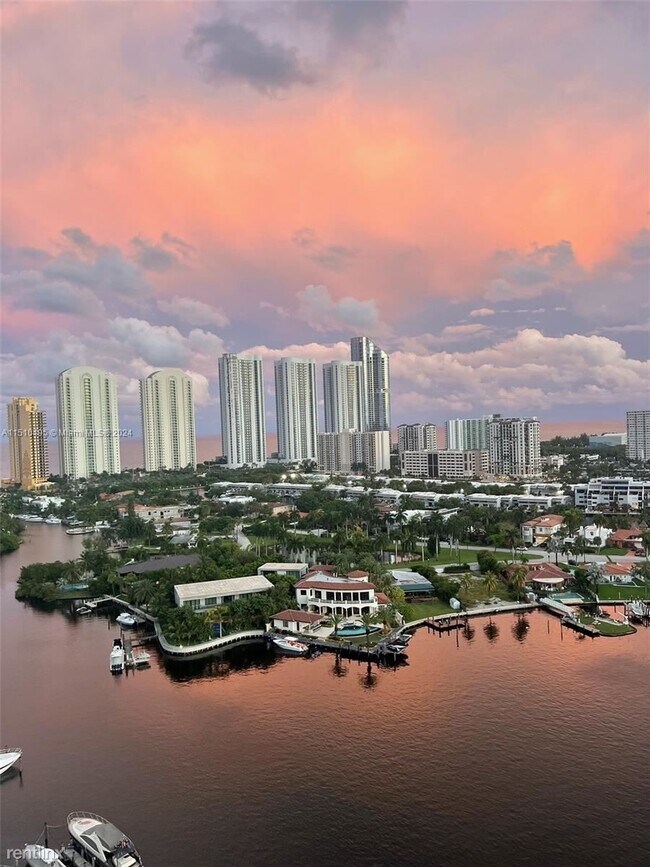 Building Photo - 3 br, 3 bath House - 400 Sunny Isles Blvd ...