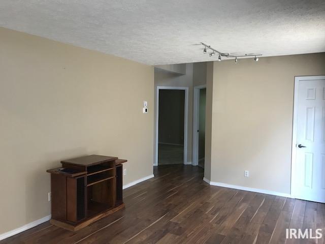 Building Photo - 3924 Seasons Pointe