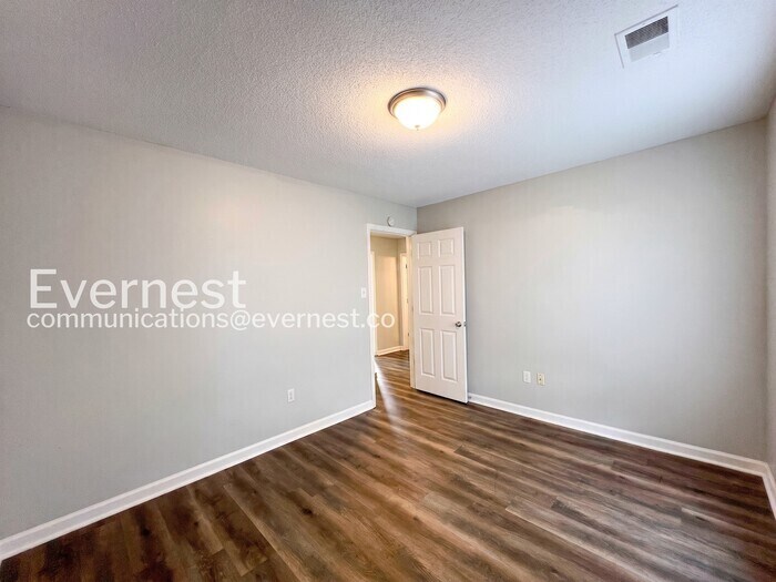 Building Photo - 5370 Woodchase Dr