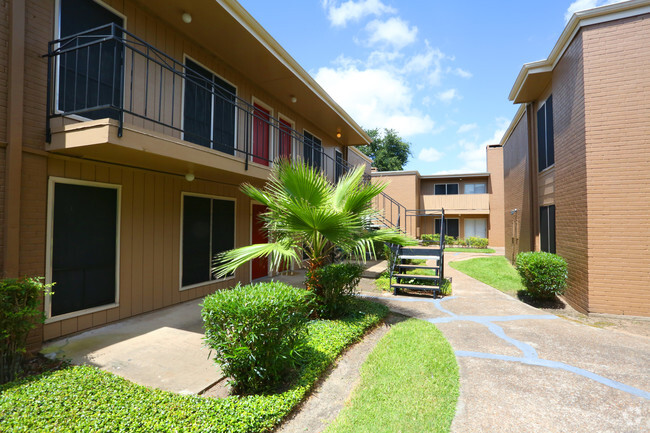 Exterior - Braeswood Oaks Apartments