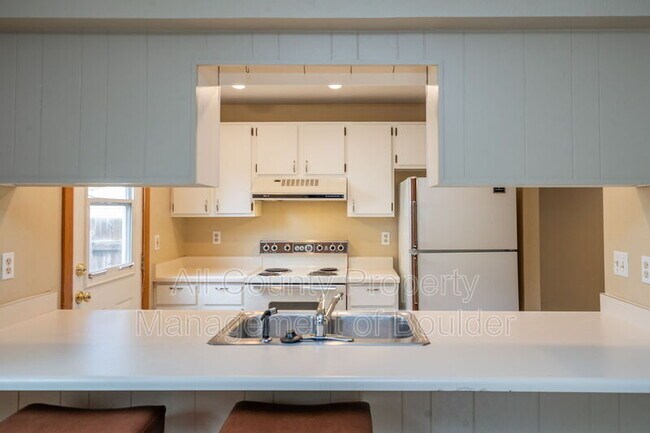 Building Photo - 819 Elliott St