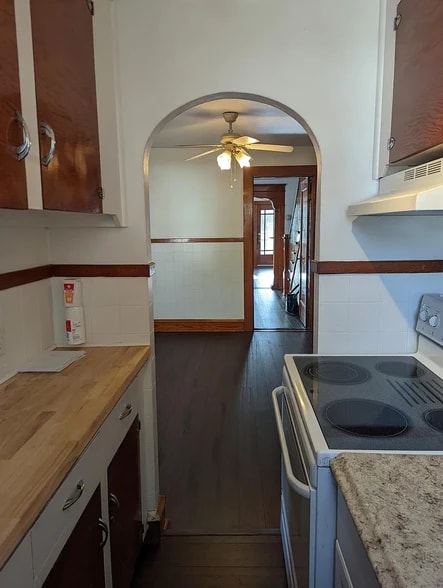 Building Photo - 37 Hurbane St