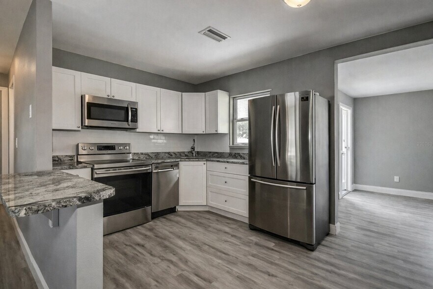 Building Photo - 6418 43rd Ave N