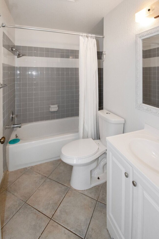 Building Photo - Long Term, Unfurnished Rental in Imperial ...