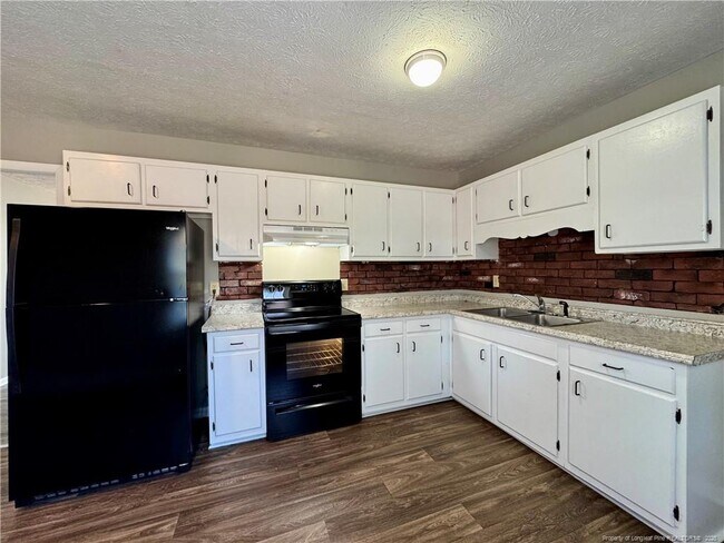 Building Photo - 1222 Kienast Dr