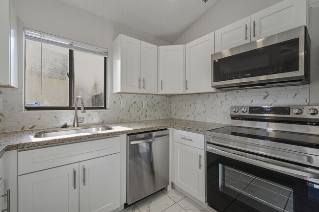 Building Photo - 138 Colly Way