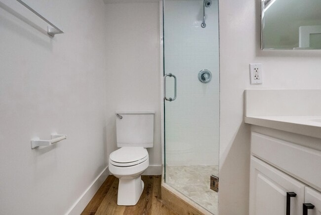 Building Photo - 435 N Oakhurst Dr