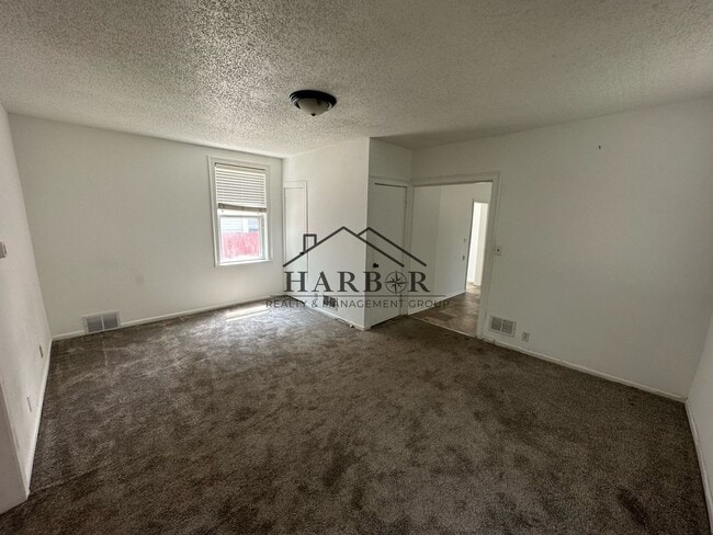 Building Photo - 315 5th Ave NW