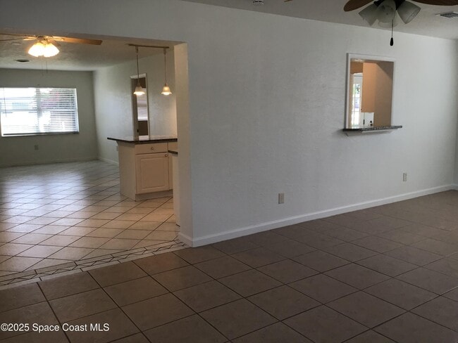 Building Photo - 2360 Warwick Rd