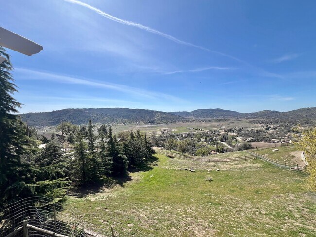 Building Photo - 27030 Oakflat Dr