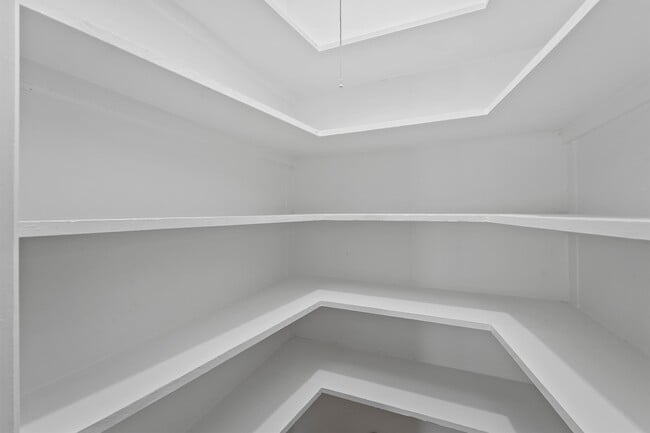 Building Photo - 406 Riverbend St