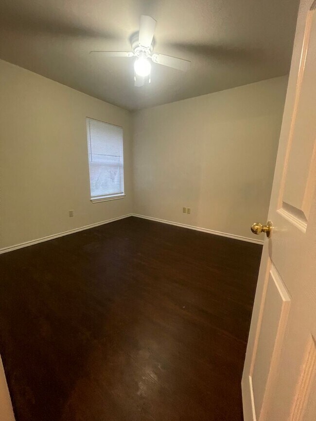 Building Photo - Full Brick Home in Mary's Creek Estates 3 bedroom 2 bath 2 car Garage