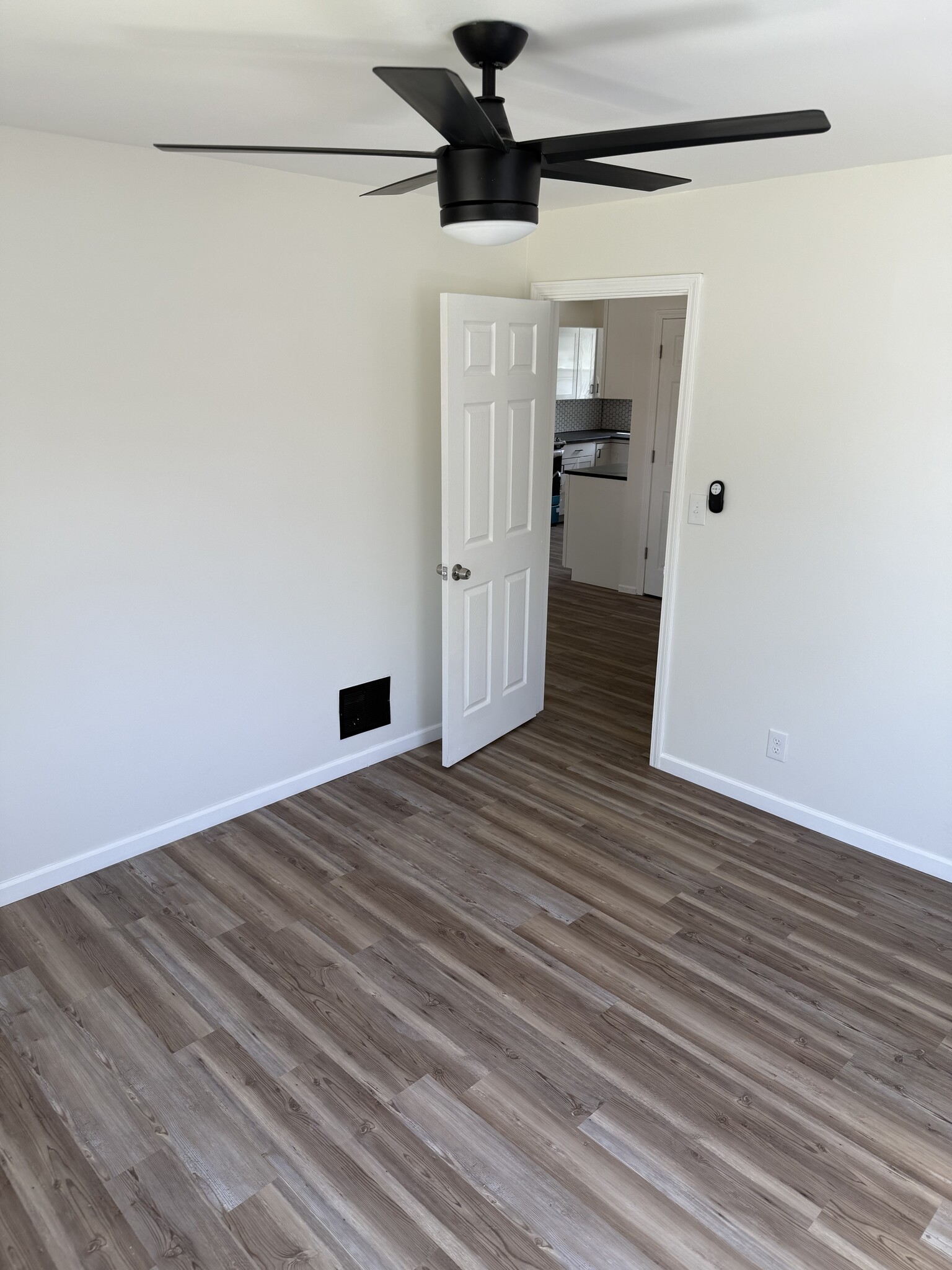Building Photo - 2031 Carpenter Dr