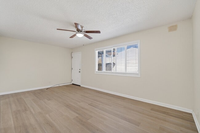 Building Photo - 2046 Rutherford St