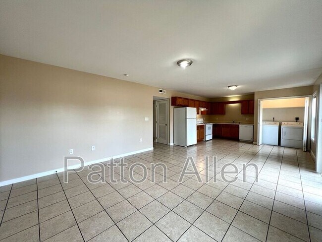 Building Photo - 4 Zell Ln