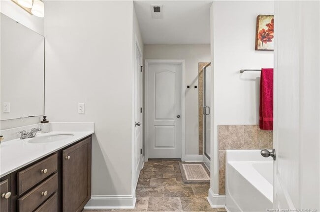 Building Photo - 216 Bunting Dr