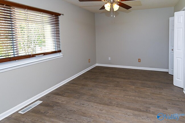 Building Photo - 344 Autumn Ln