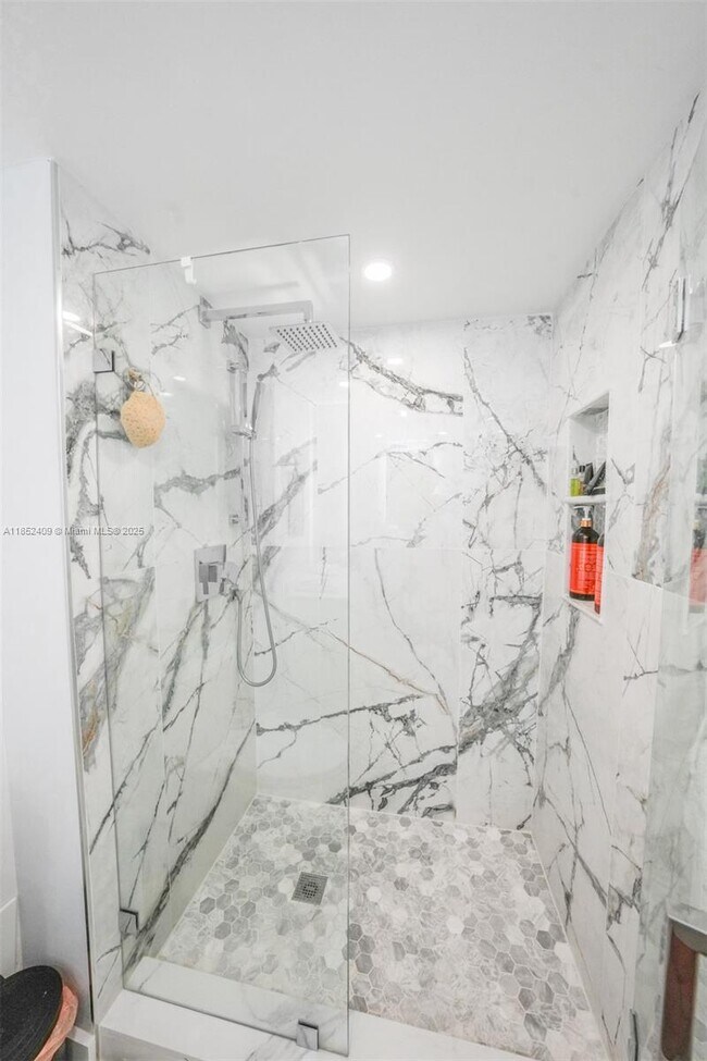 Building Photo - 18071 Biscayne Blvd