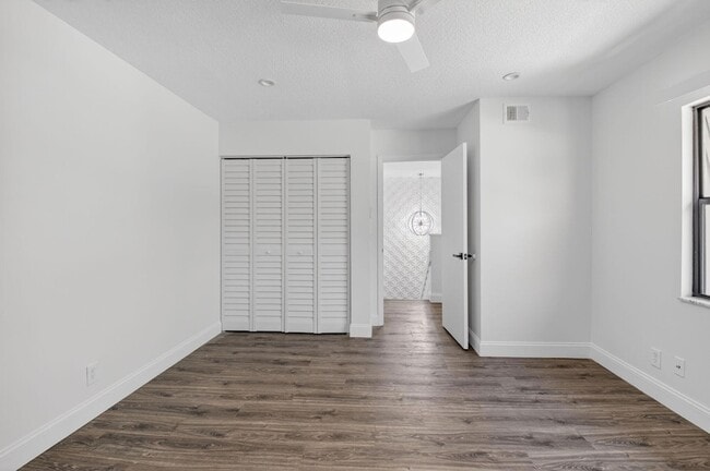 Building Photo - 717 NW 29th Ave