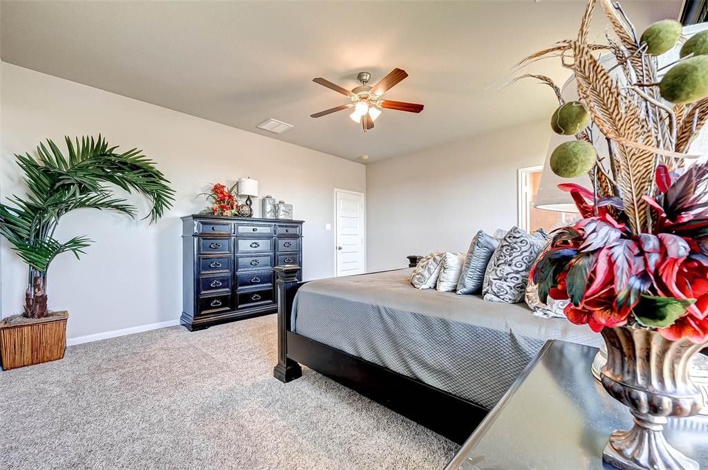 Building Photo - 8527 Golden Field Dr