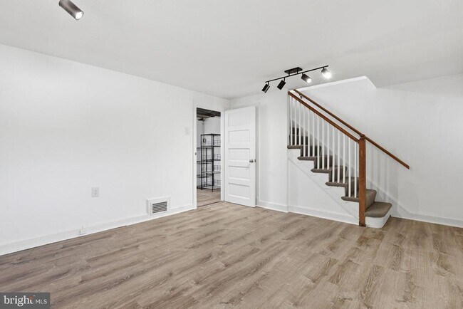 Building Photo - 618 Wayne Ave