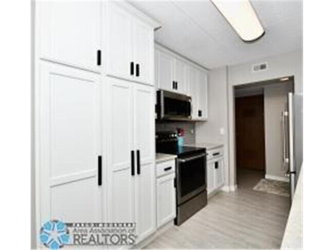 Building Photo - 1110 3rd Ave N
