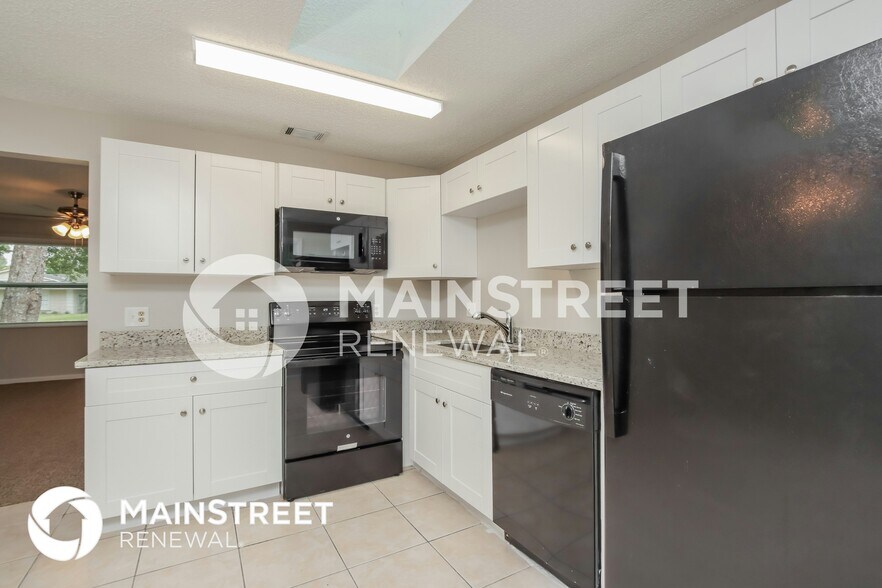 Building Photo - 3226 1st Pl