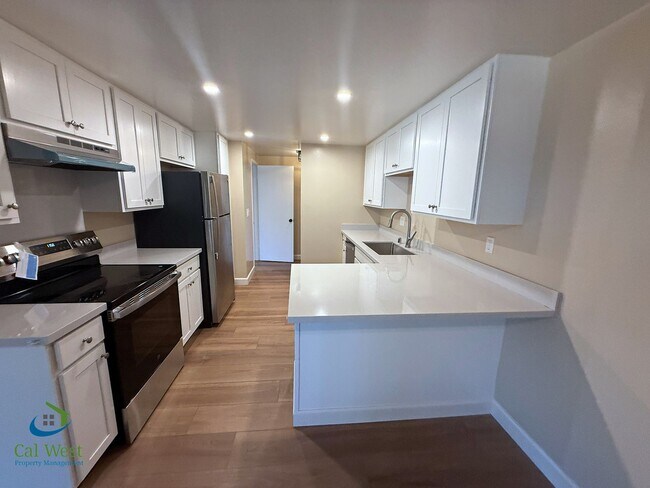 Building Photo - 01167 - P - 5863/5865 Hillview Ave. - OWNE...