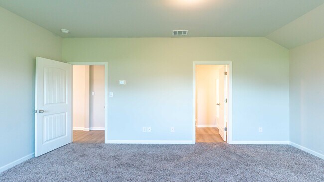 Building Photo - 5400 Greenridge Ln