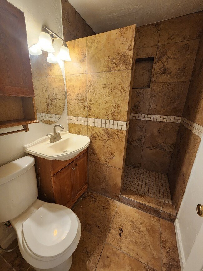 Building Photo - 216 N Casa Grande Ave