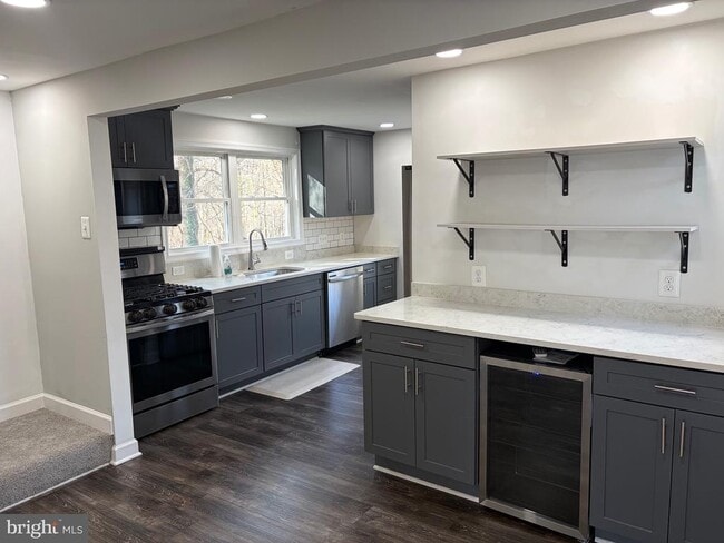 Building Photo - 1806 Johnson Rd