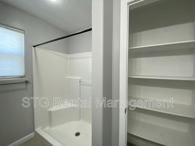 Building Photo - 290 W Buena Vista